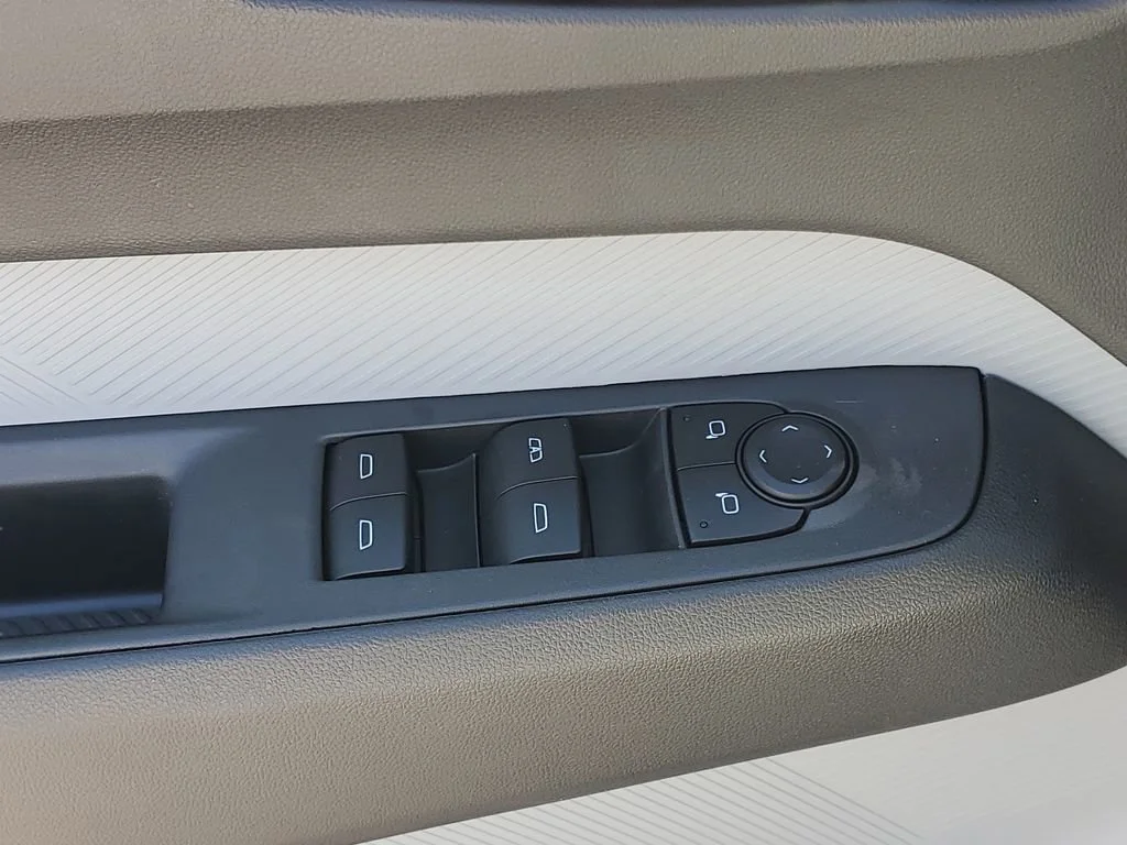 Used 2027 Summit White Chevrolet RS image 24