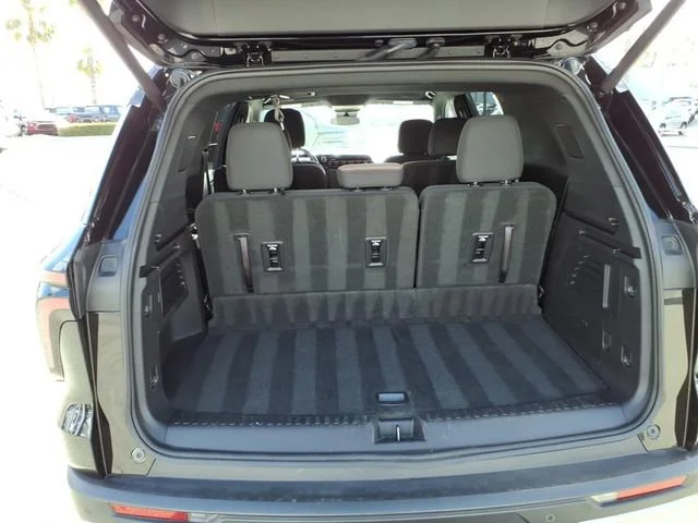 Used 2025 Mosaic Black Metallic Chevrolet LT image 6