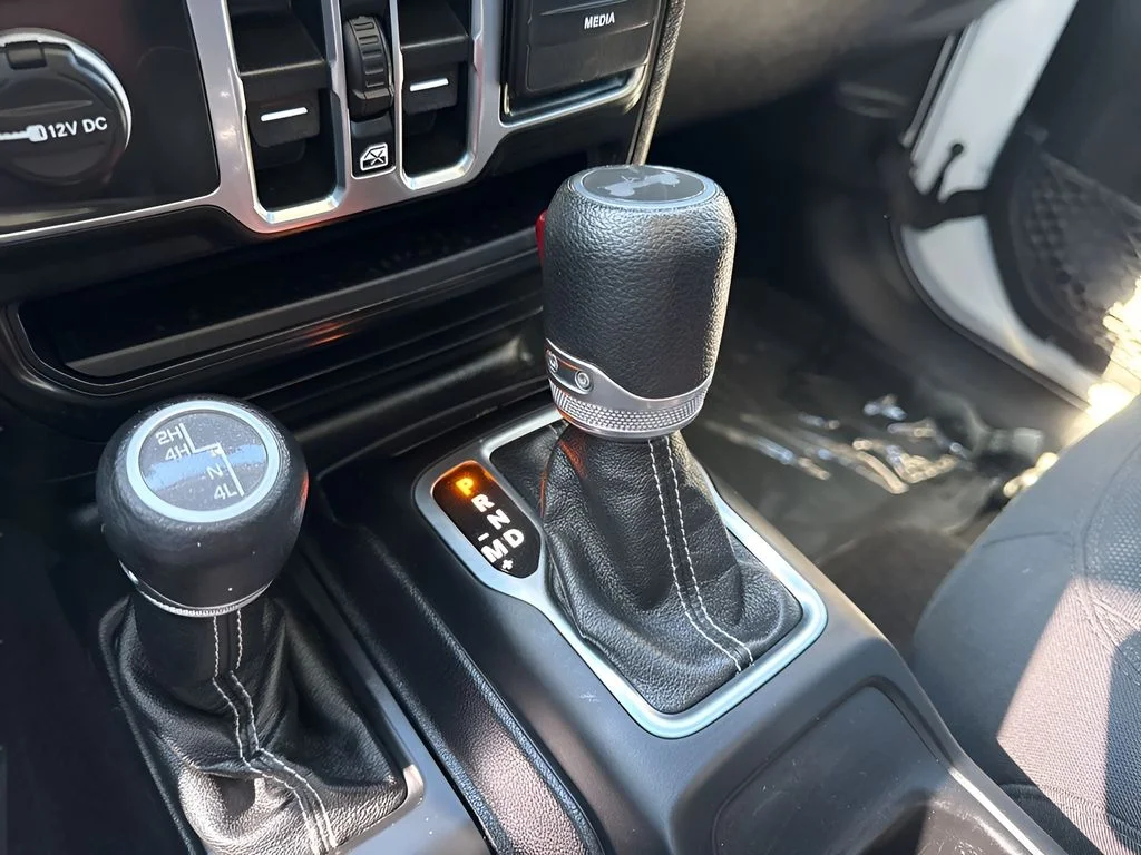 Used 2021 White Jeep Unlimited Sahara image 12