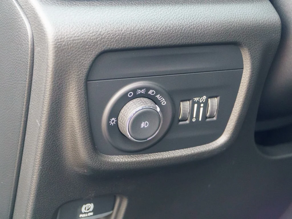 Used 2023 Black Jeep Overland image 29