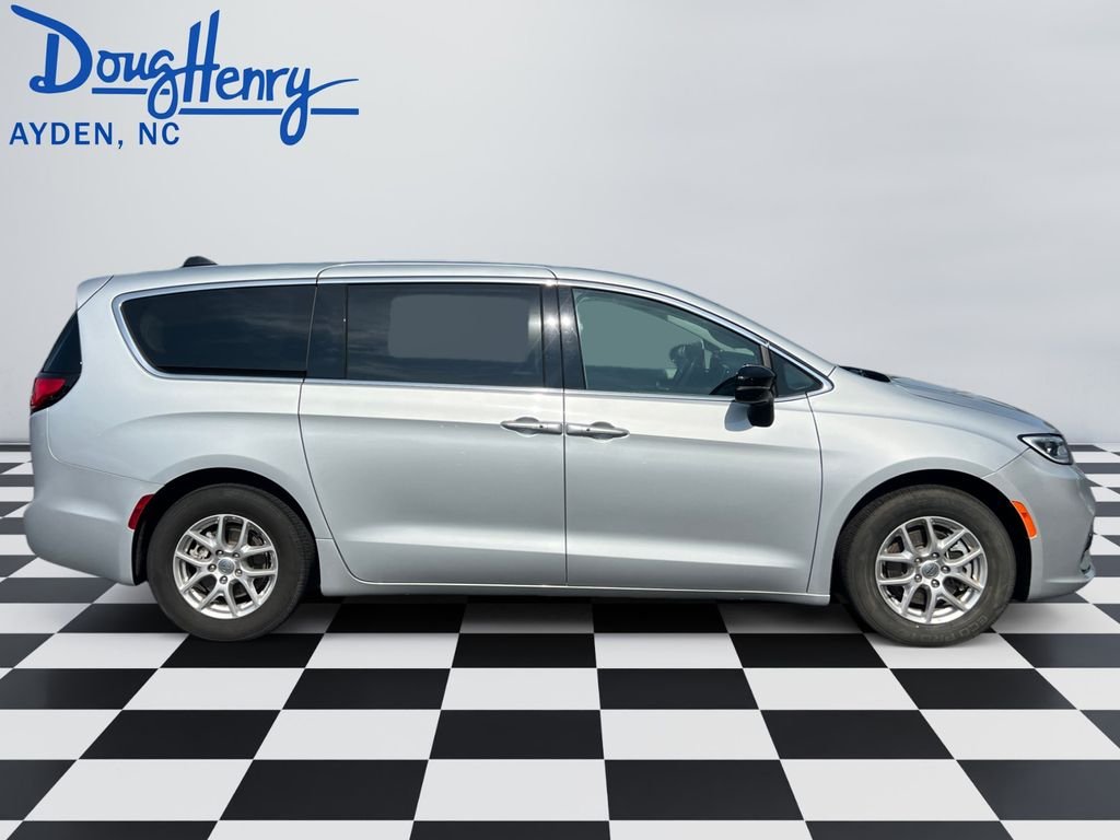 Used 2024 Silver Chrysler Touring L image 6