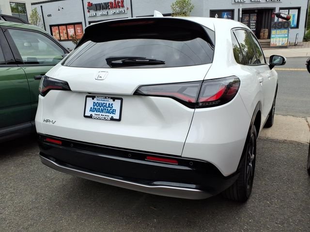 Used 2023 White Honda EX-L image 7