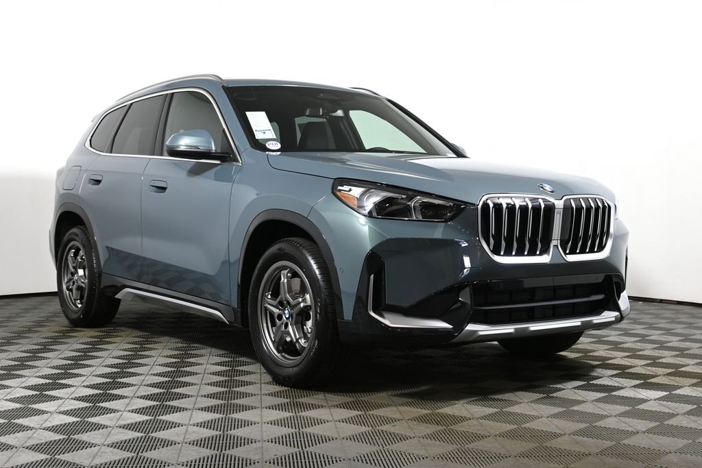 New 2026 Green Metallic BMW xDrive28i image 9