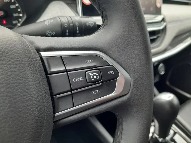 Used 2024 White Jeep Latitude image 15