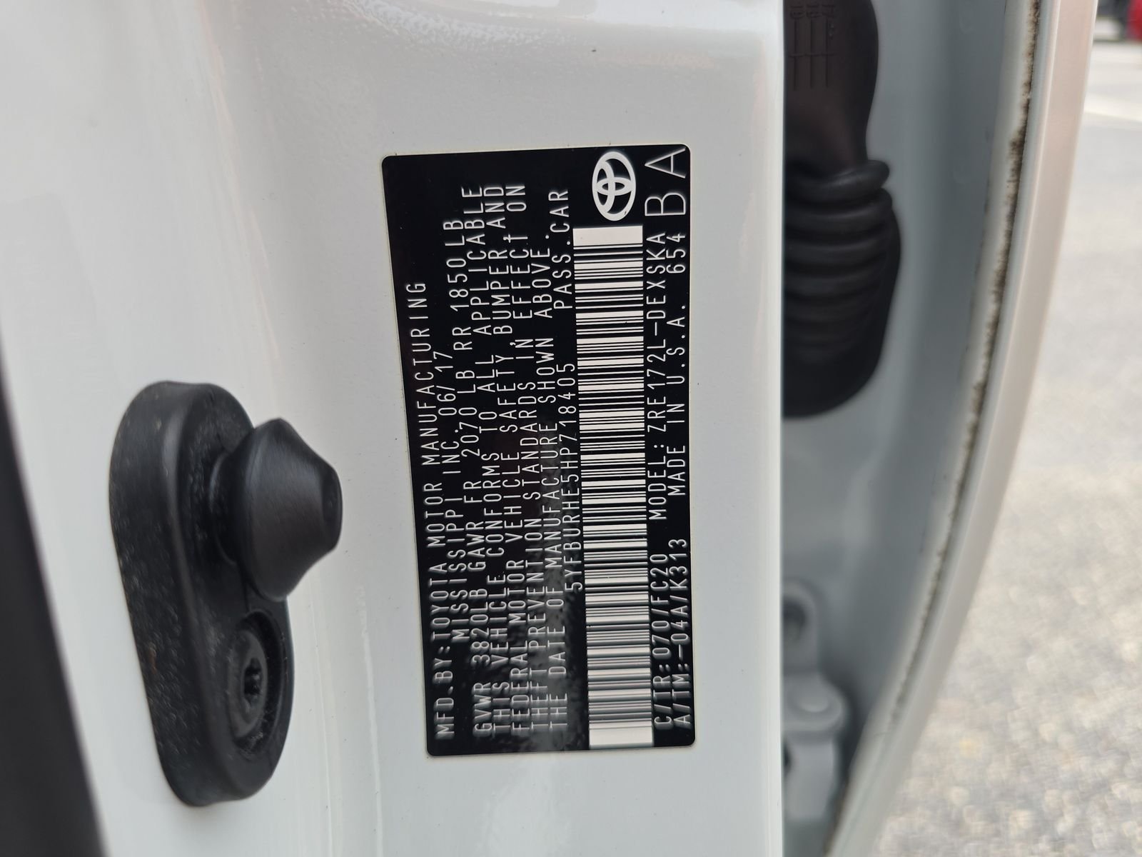 Used 2017 White Toyota SE image 28