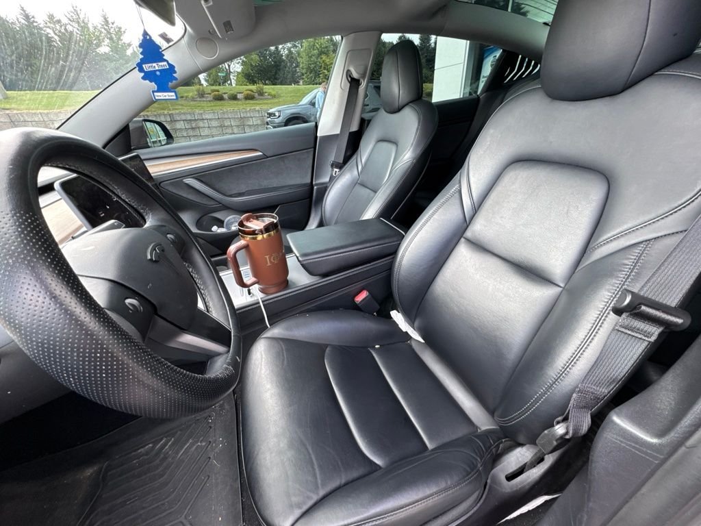 Used 2022 Solid Black Tesla Long Range image 4