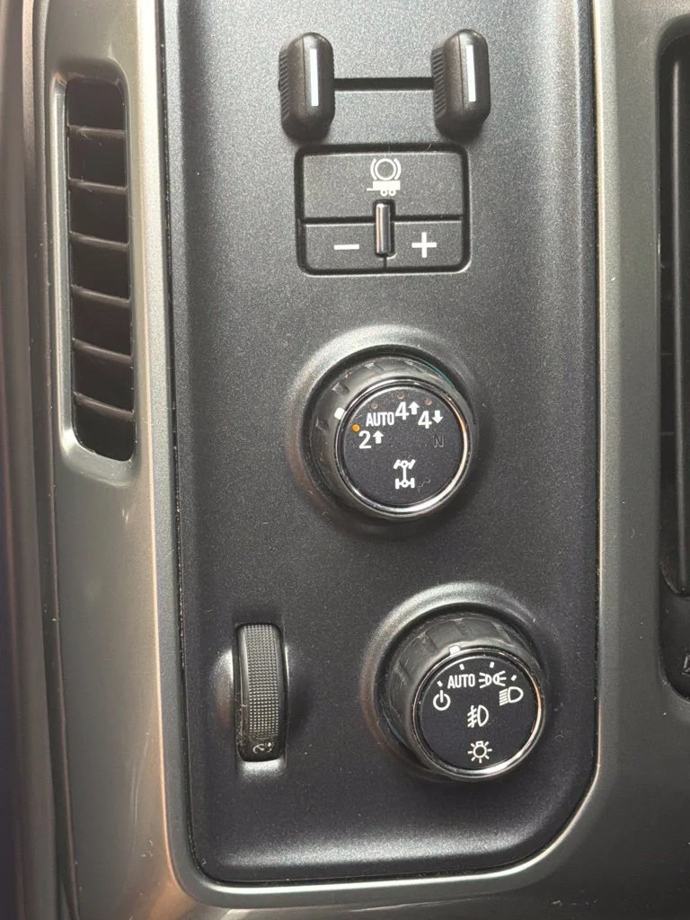 Used 2018 Centennial Blue Metallic Chevrolet LTZ image 22