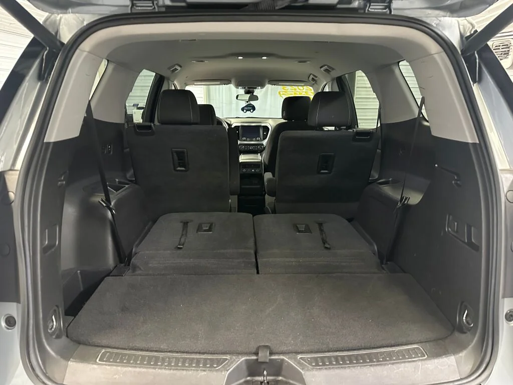 2023 GMC Acadia SLE - Photo 26