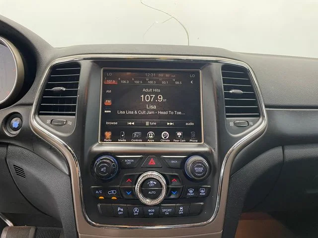 Used 2017 Diamond Black Crystal Pearlcoat Jeep Laredo image 4
