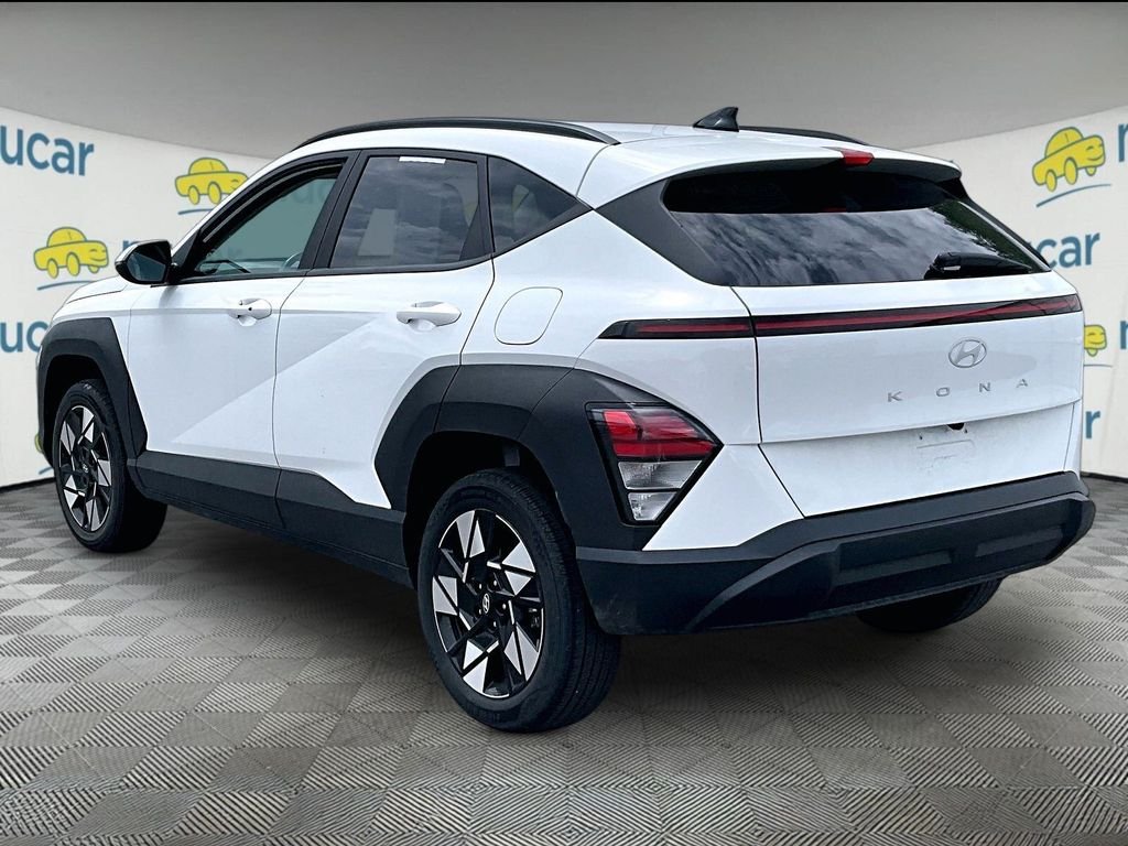Used 2025 White Hyundai SEL image 4