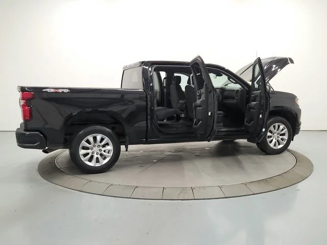 Used 2022 Black Chevrolet Custom image 16