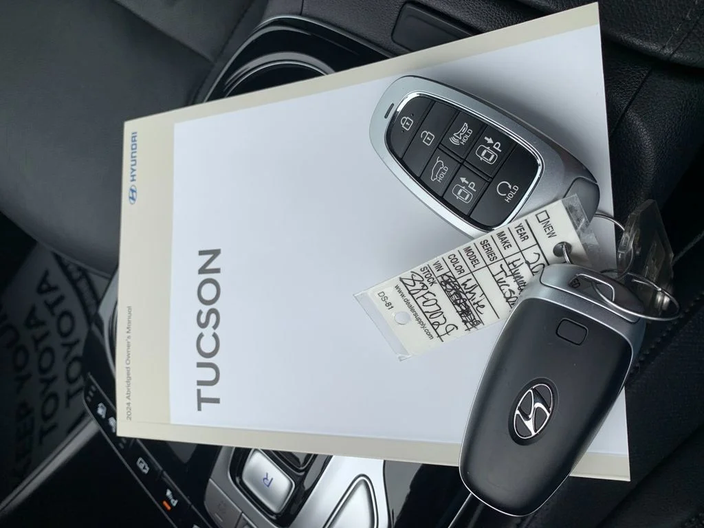 Used 2024 White Hyundai Limited image 9