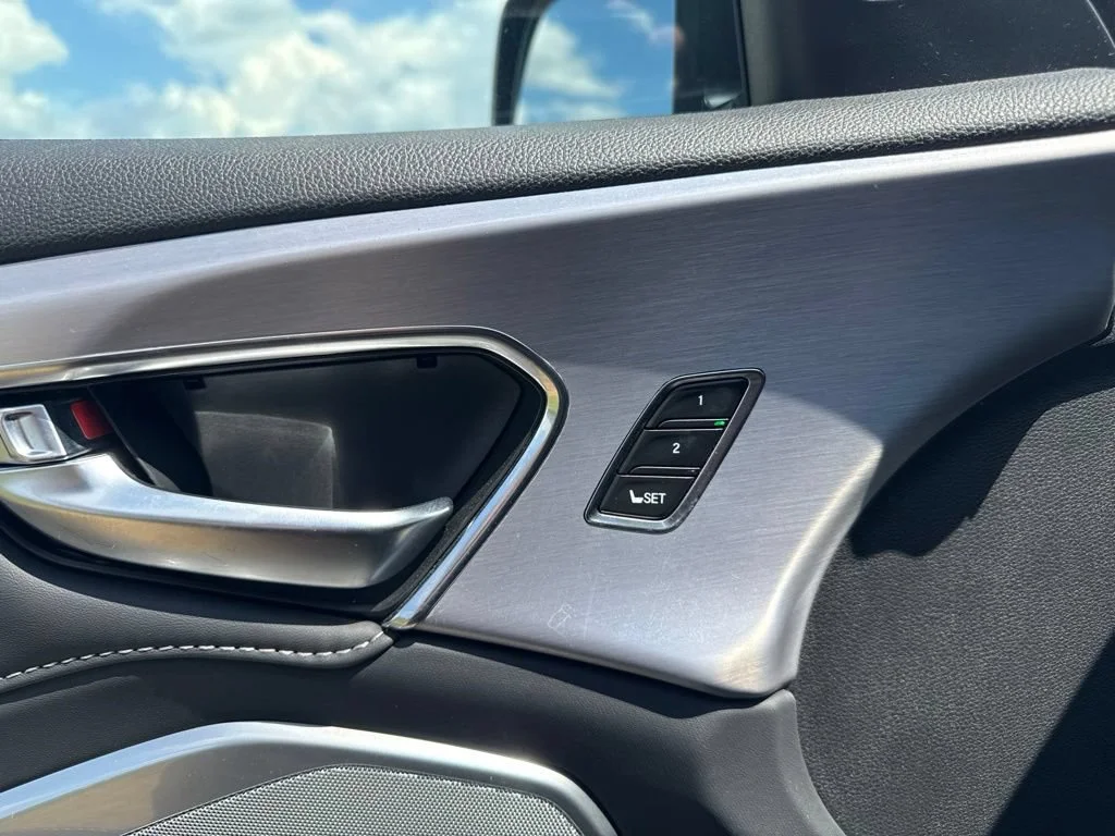 Used 2023  Acura w/Technology Package image 11