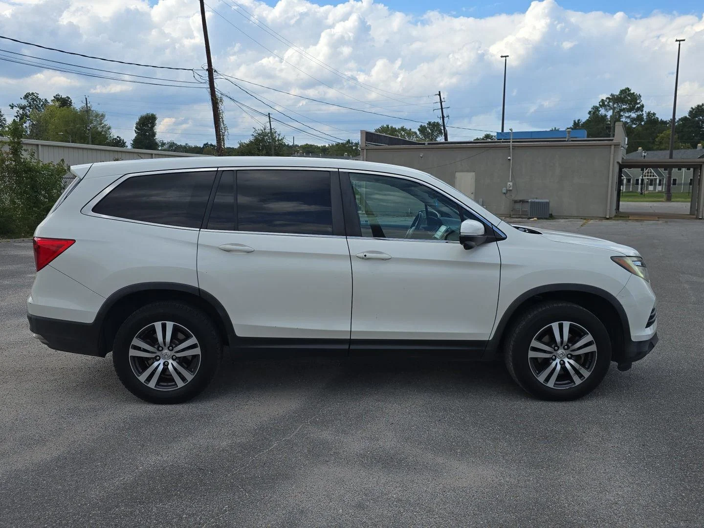 Used 2017 White Diamond Pearl Honda EX-L image 2