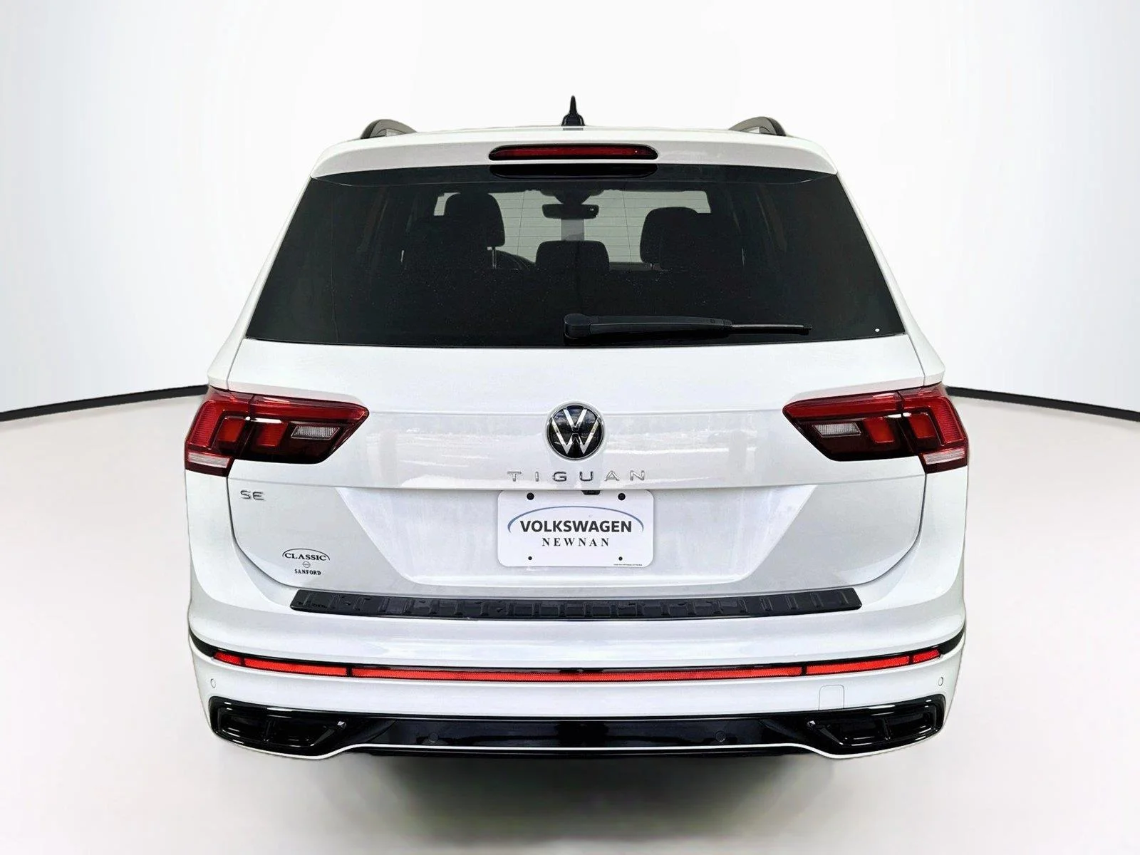 Used 2023 Opal White Pearl Volkswagen SE R-Line Black image 5