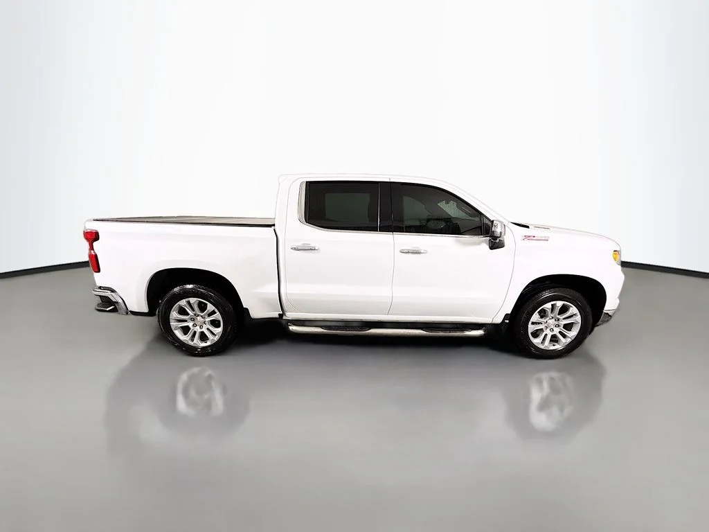 Used 2022 White Chevrolet LTZ image 8