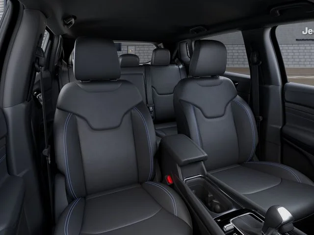New 2026 Diamond Black Crystal Pearl-Coat Exterior Paint Jeep Limited image 17