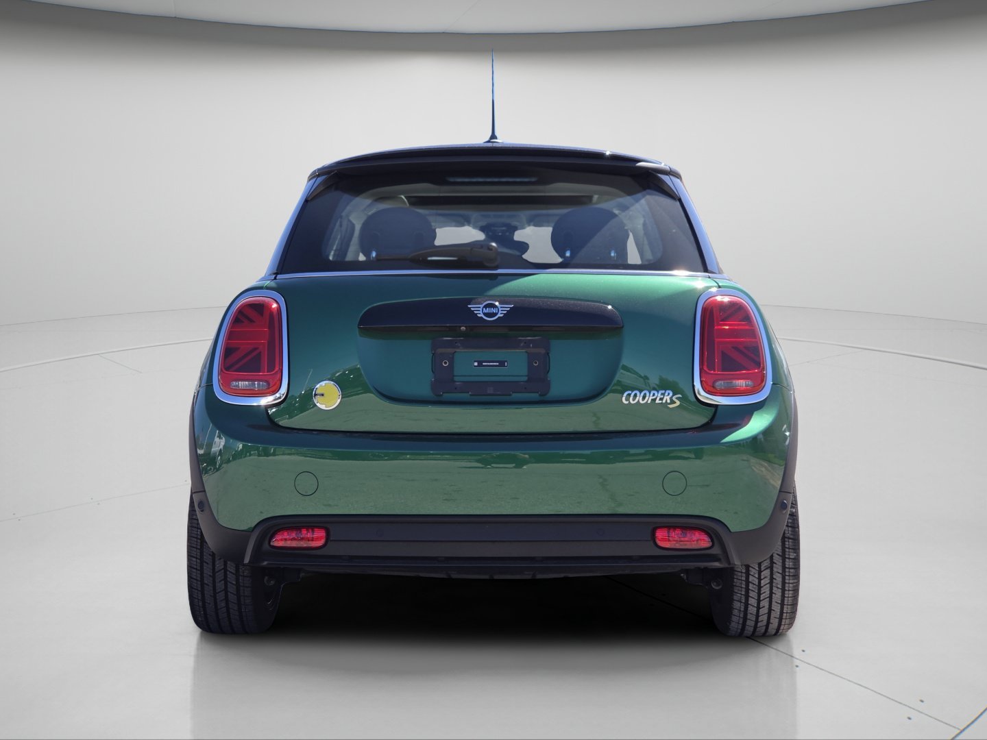 Used 2024 British Racing Green MINI Cooper SE image 24