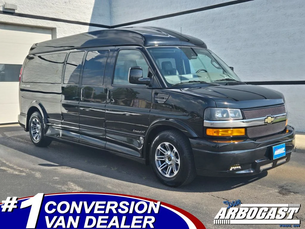Used 2022 Black Chevrolet Explorer Limited SE image 1