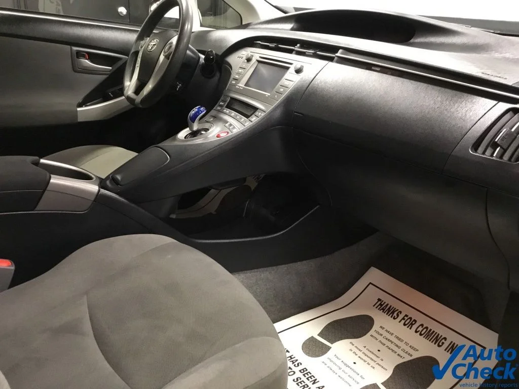 Used 2015 Silver Toyota Three image 39