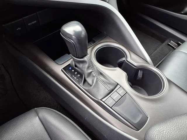 Used 2022 White Toyota SE image 9
