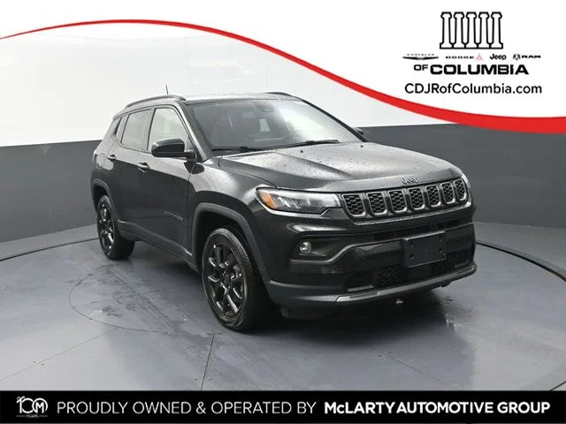 New 2026 Diamond Black Crystal Pearl-Coat Exterior Paint Jeep Latitude image 1