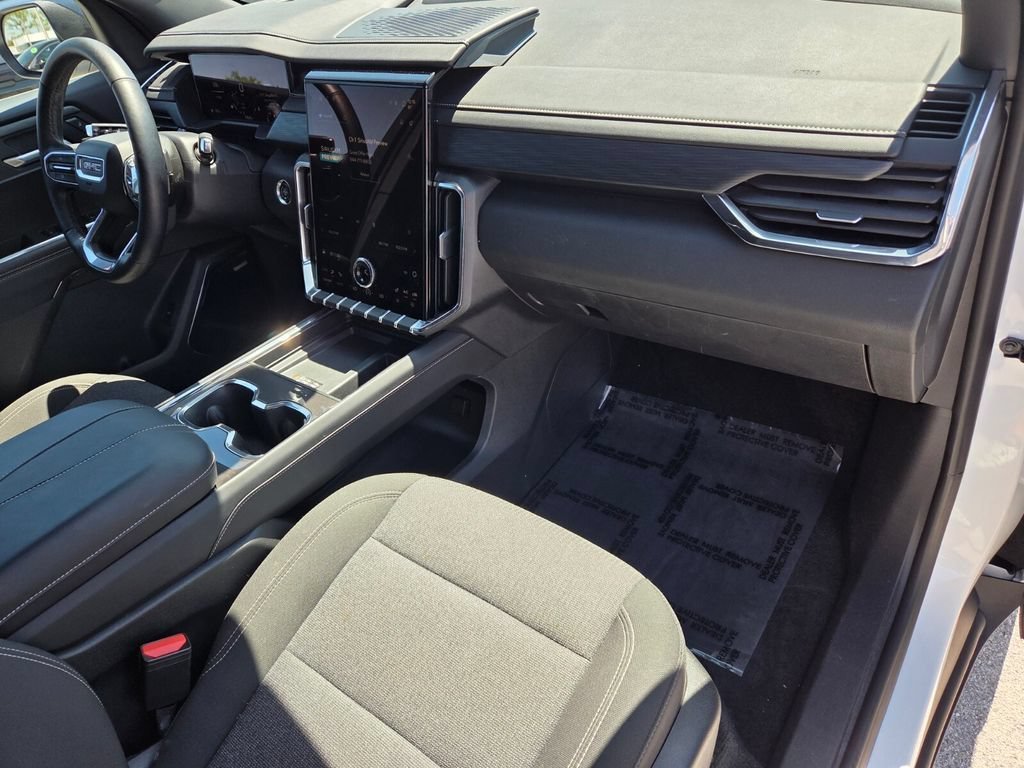 Used 2025 Summit White GMC FWD Elevation image 18