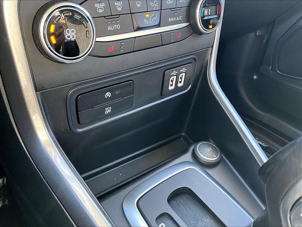 Used 2022 Silver Ford SE image 28