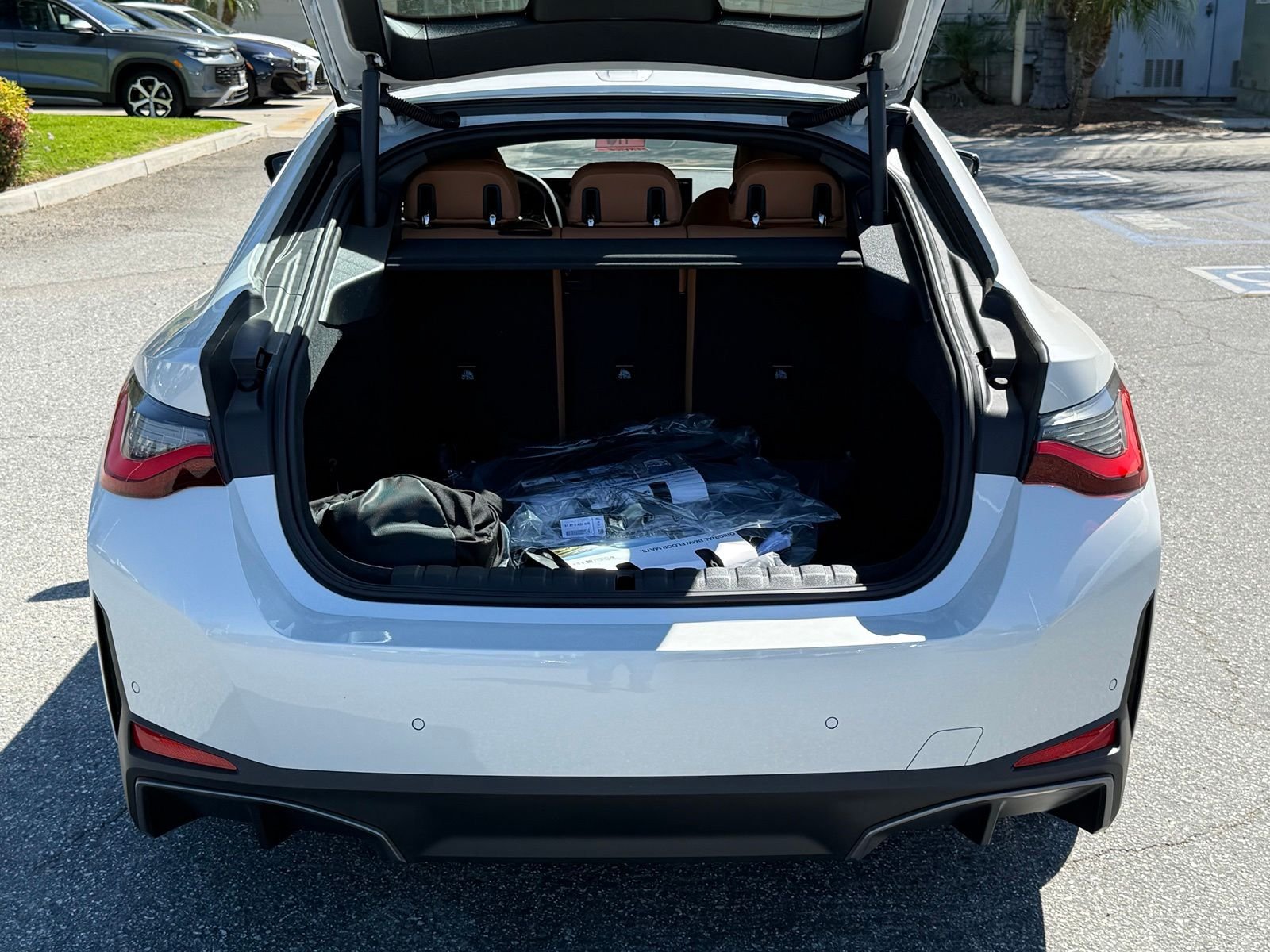 New 2026 Mineral White Metallic BMW eDrive40 image 16