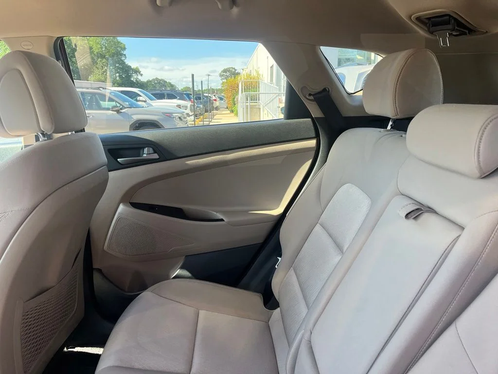 Used 2017 Red Hyundai SE image 10