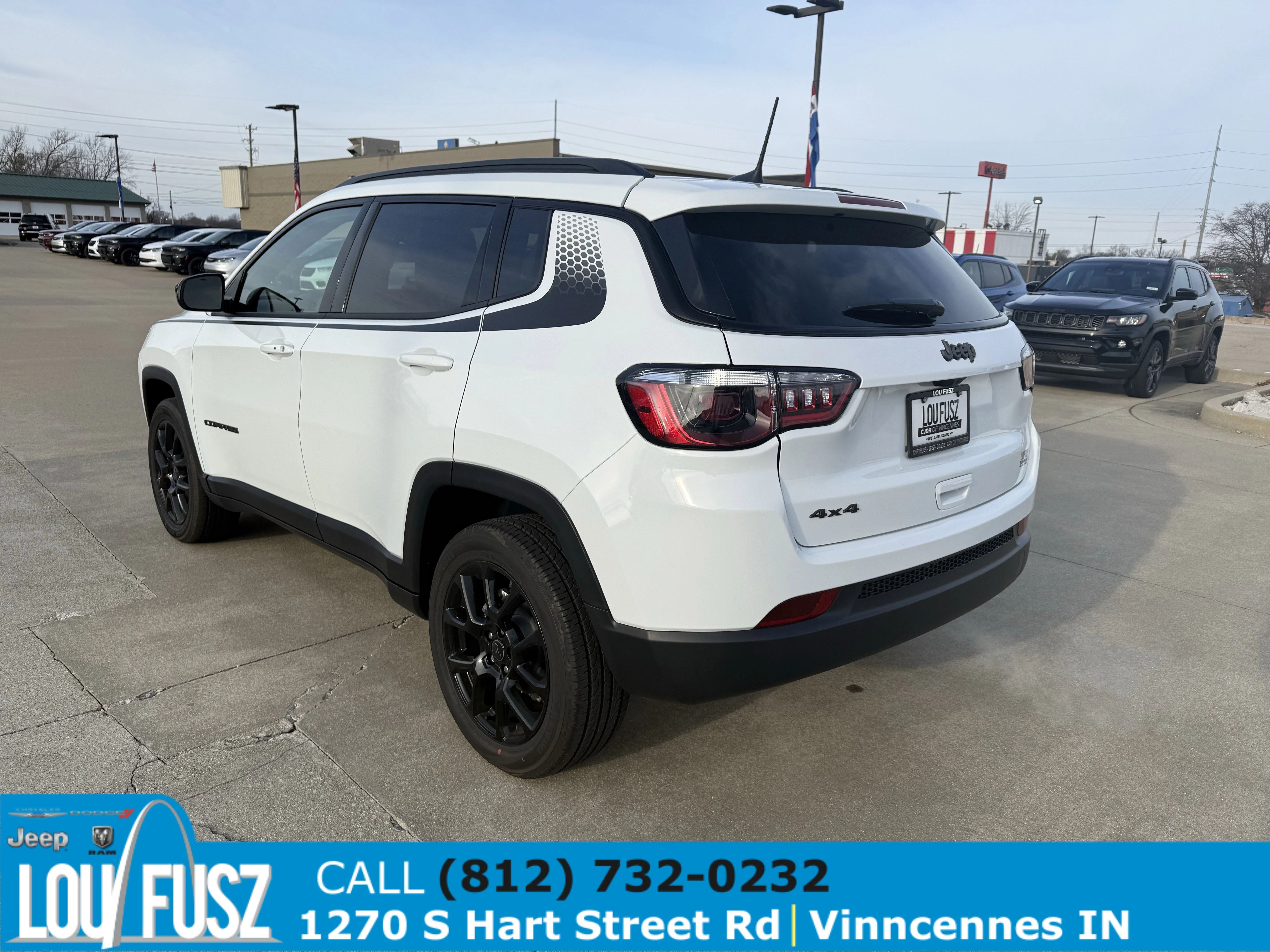 New 2026 Bright White Clear-Coat Exterior Paint Jeep Latitude Altitude image 5