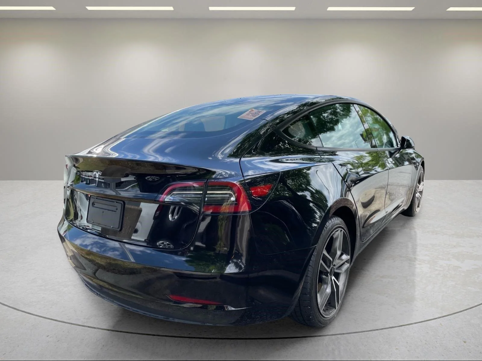 Used 2023  Tesla  image 5