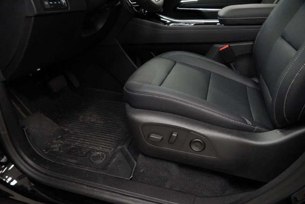 New 2027 Mosaic Black Metallic Chevrolet LT image 31