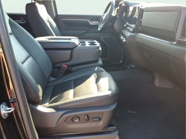 Used 2025 Onyx Black GMC SLT image 25