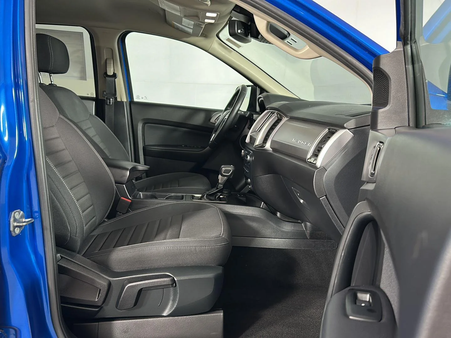 Used 2022 Velocity Blue Ford XLT image 27