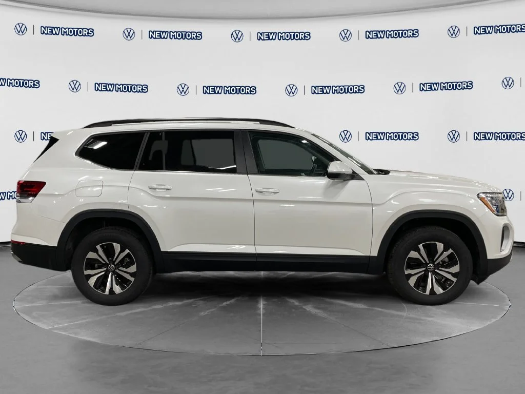 Used 2026  Volkswagen SE image 5