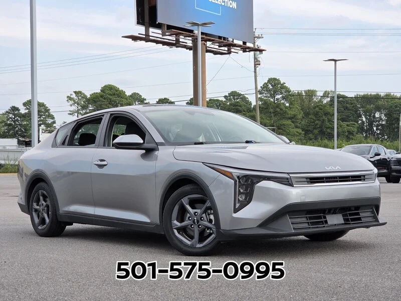Used 2025 Steel Gray KIA LXS FWD image 18