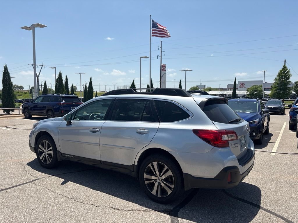 Used 2018 Silver Subaru 2.5i image 6