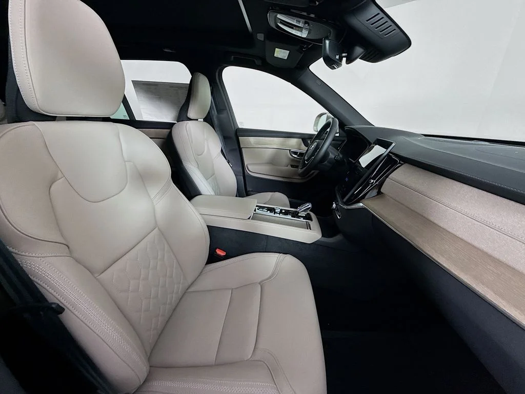 New 2026 Bright Dusk Metallic Volvo T8 Plus image 24