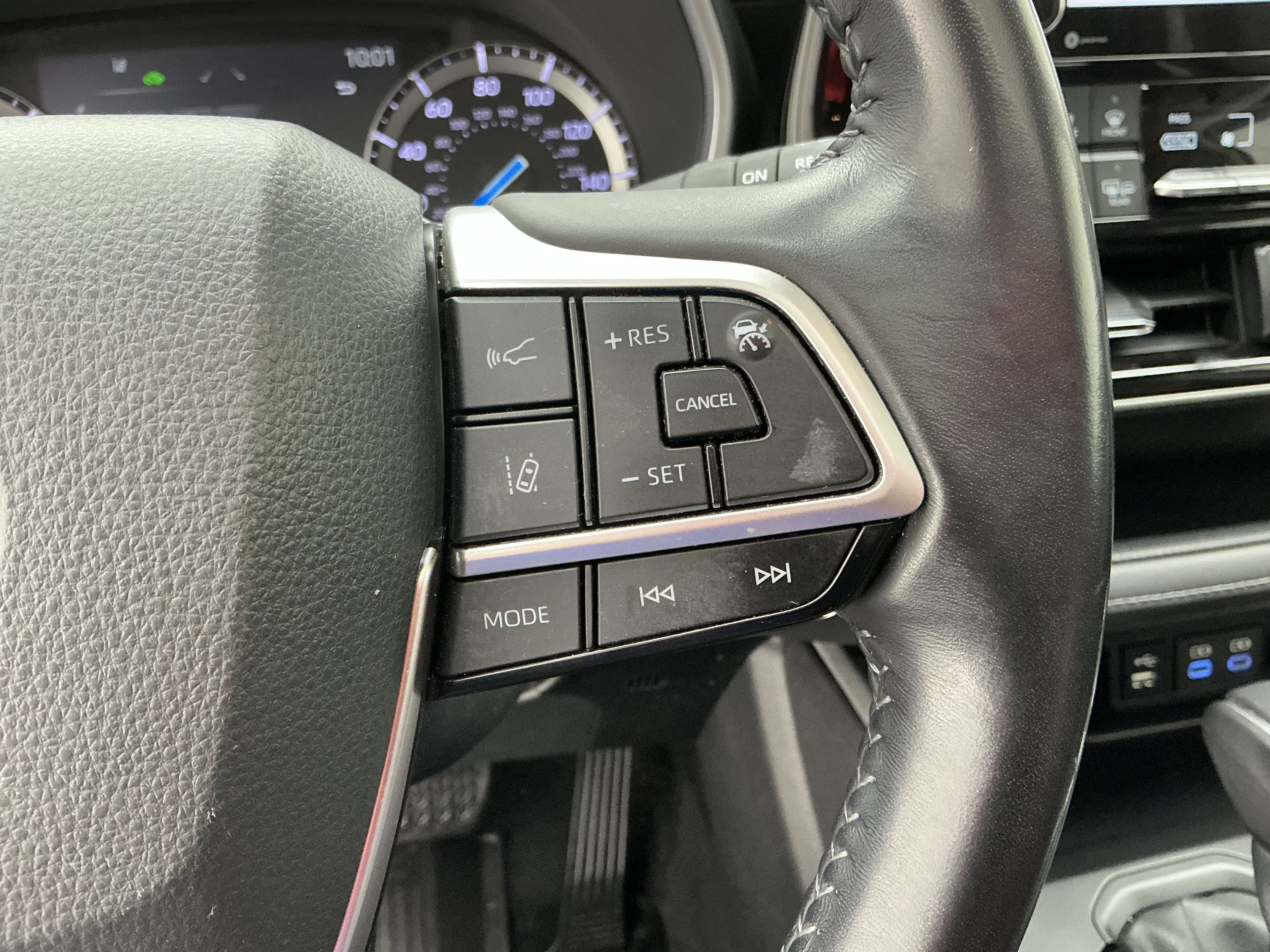 2022 Toyota Highlander XLE - Photo 10