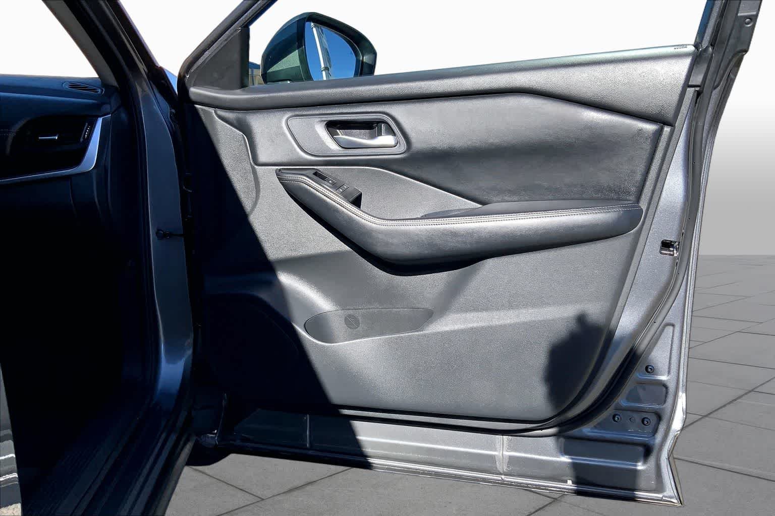 Used 2025 Gun Metallic Nissan SV image 22
