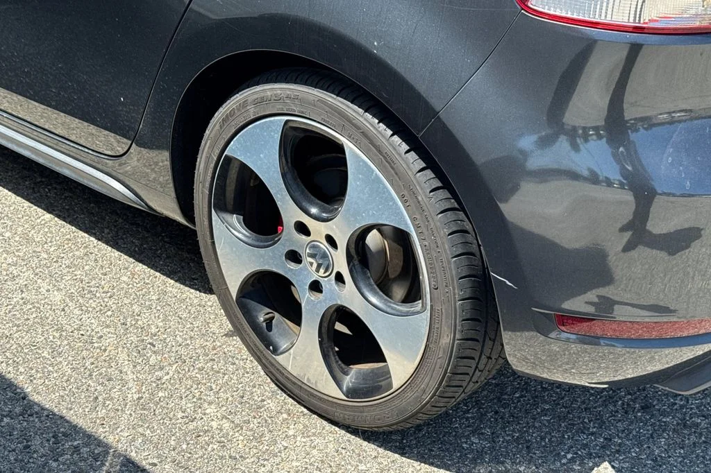 Used 2013 Gray Volkswagen Base image 3