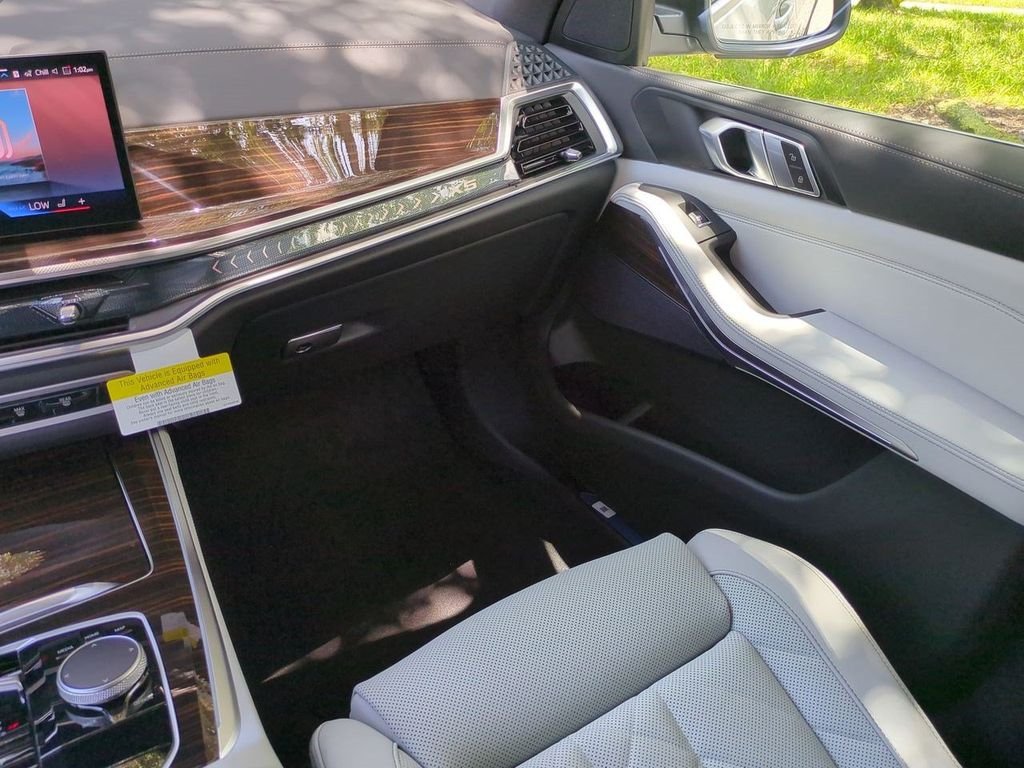 New 2026 White Metallic BMW xDrive40i image 17