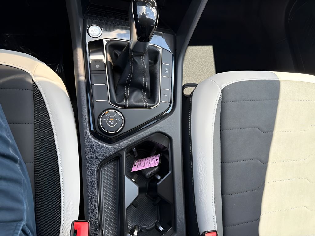 New 2026 Deep Black Pearl Volkswagen 1.5T SE image 17