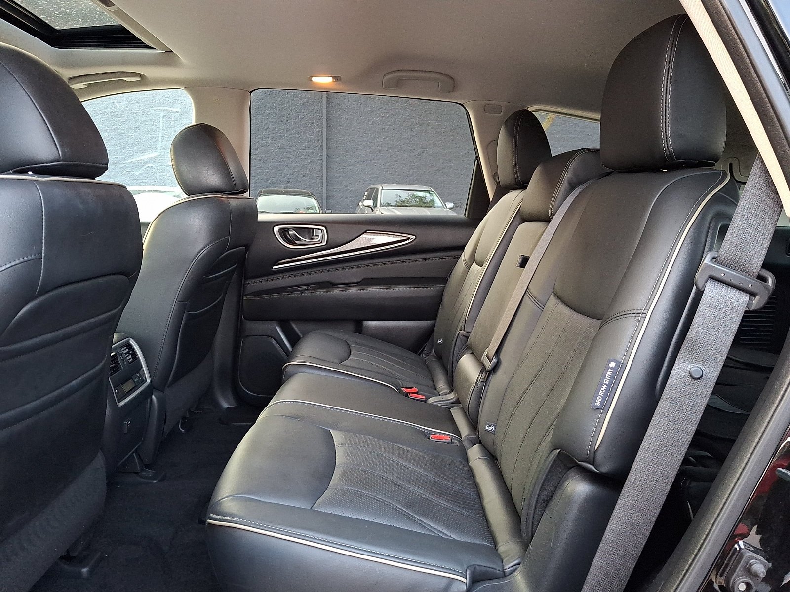 Used 2019 Black Obsidian INFINITI LUXE image 9