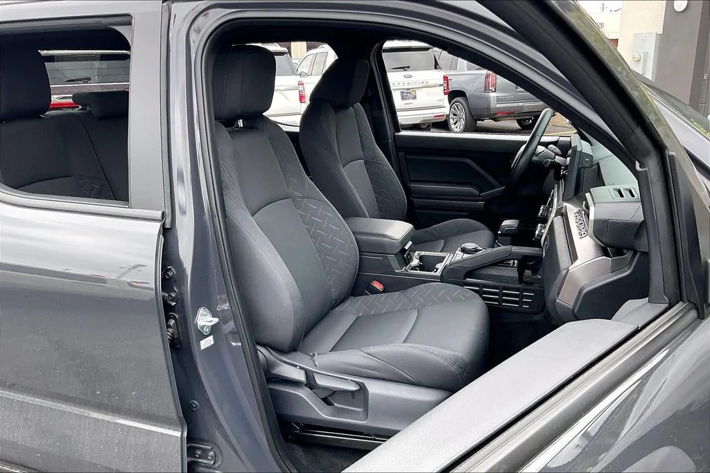 Used 2024  Toyota SR5 image 6