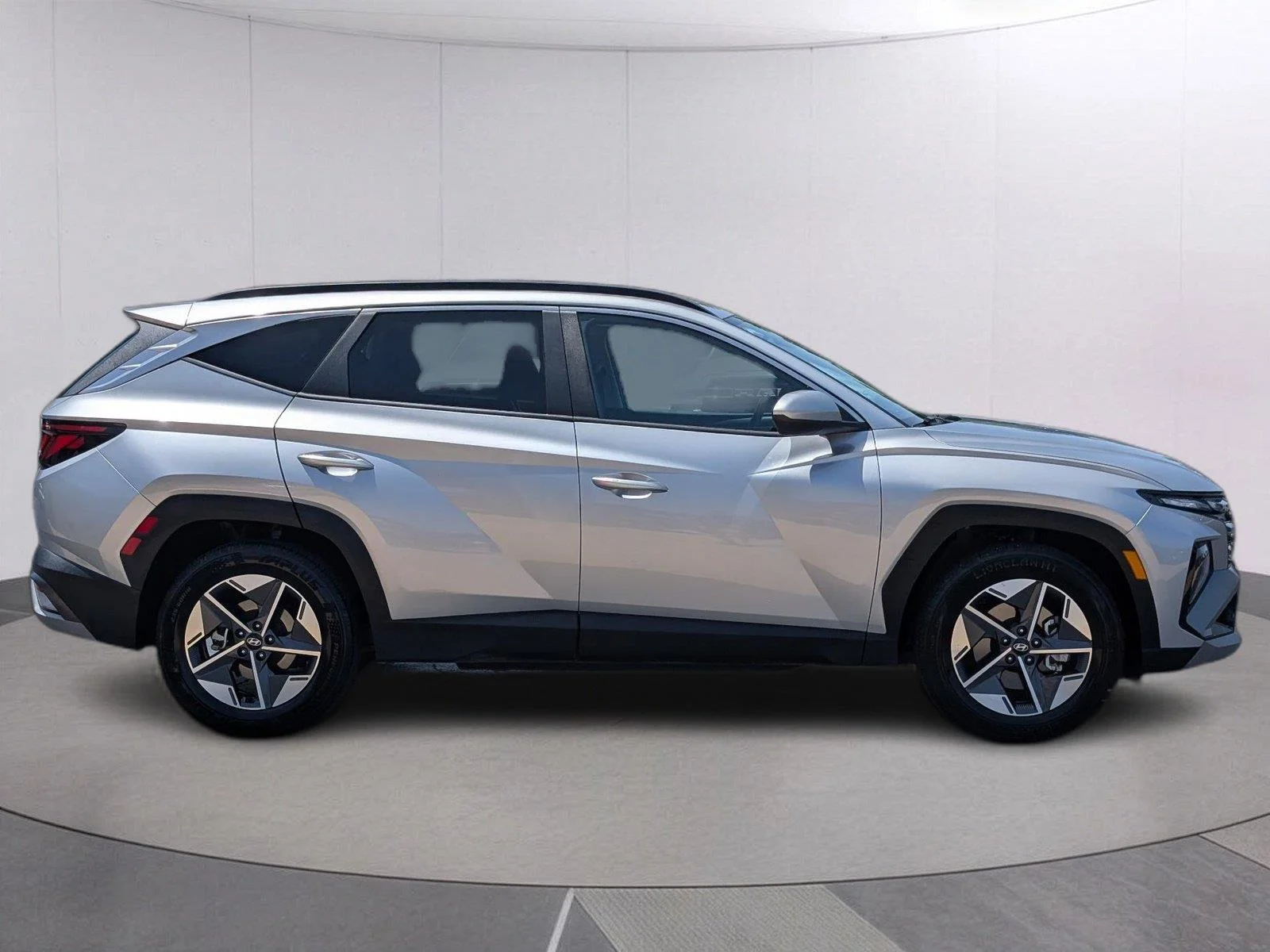 Used 2025 Shimmering Silver Hyundai SEL image 6