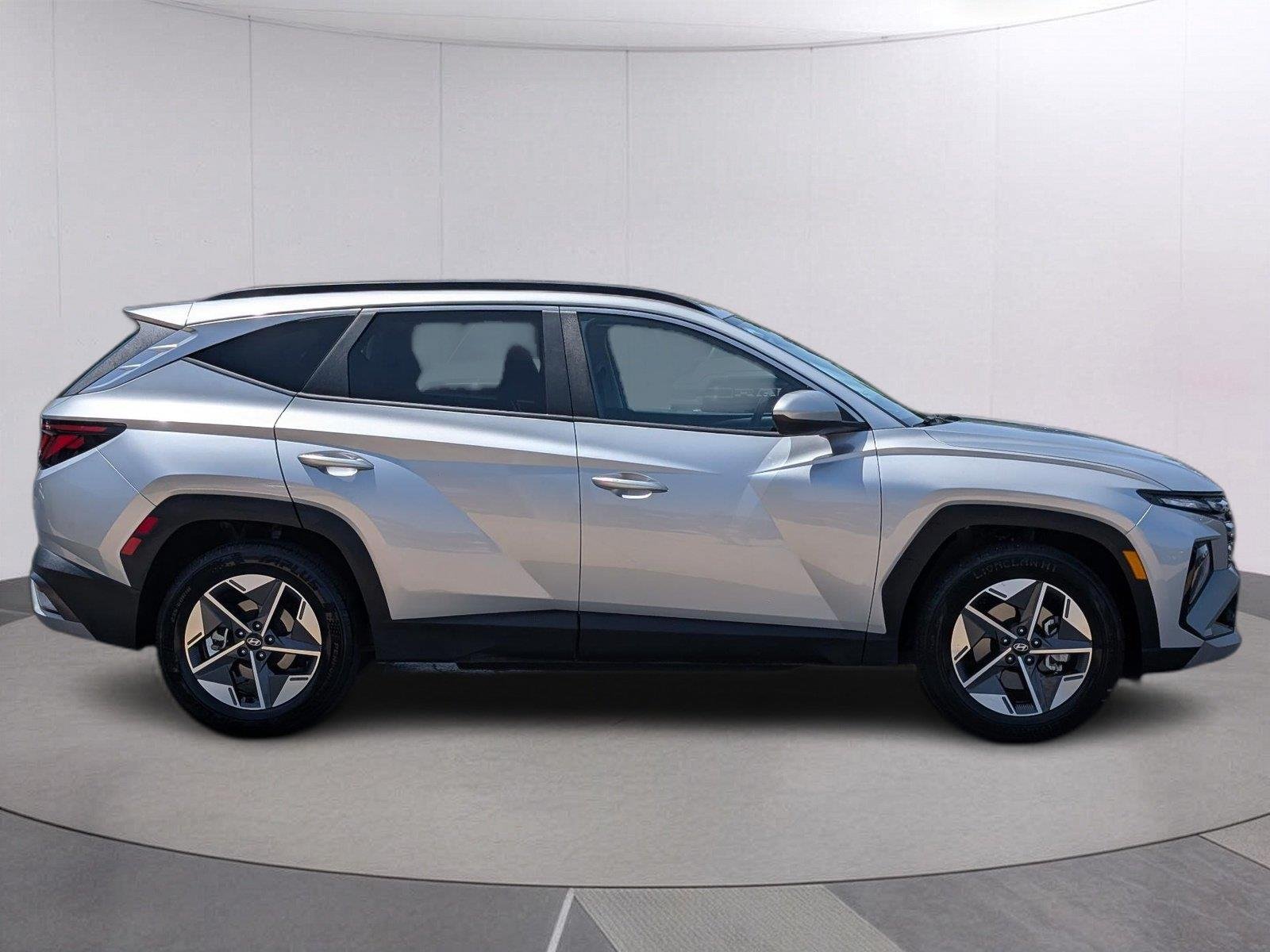 Used 2025 Shimmering Silver Hyundai SEL image 6