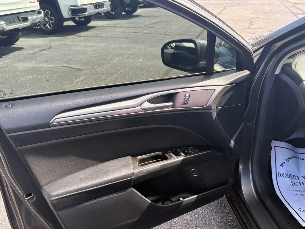 Used 2017  Ford Hybrid SE image 11
