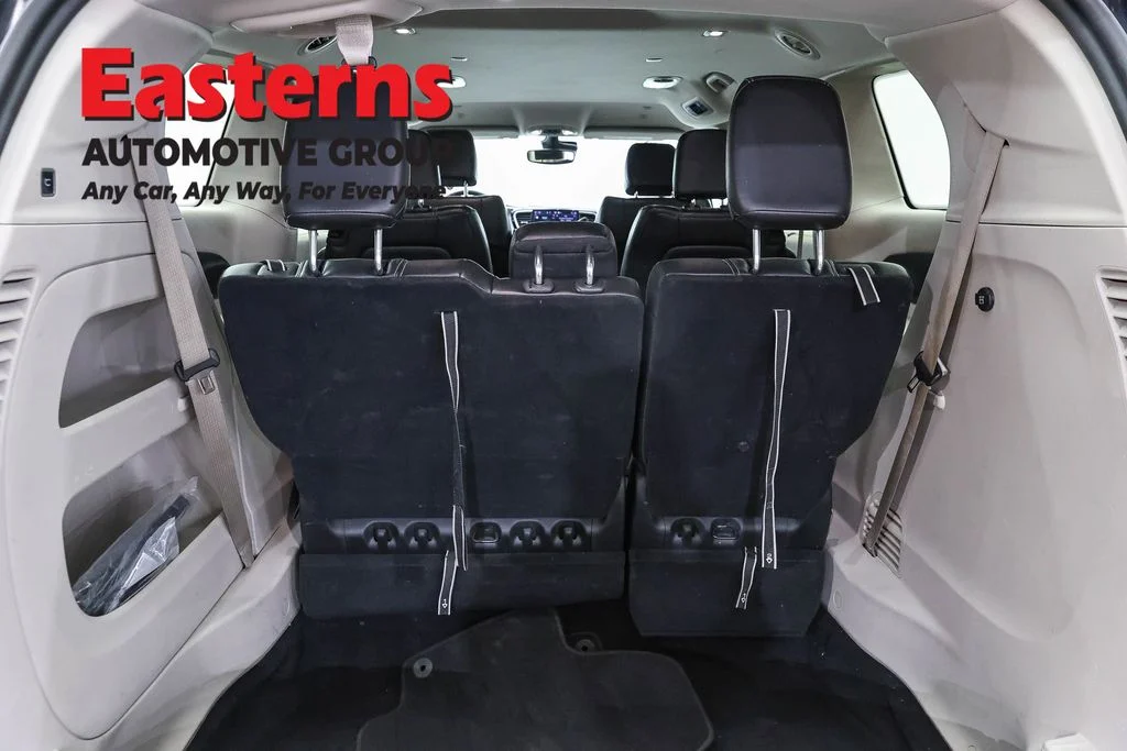 Used 2023 Black Chrysler Touring L image 9
